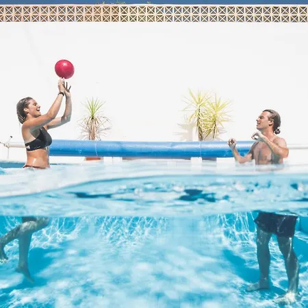 Bura Surfhouse Hostel