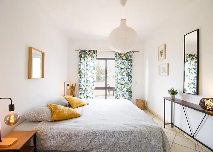 Bura Surfhouse Vandrarhem *