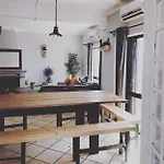 Hostel Bura Surfhouse *