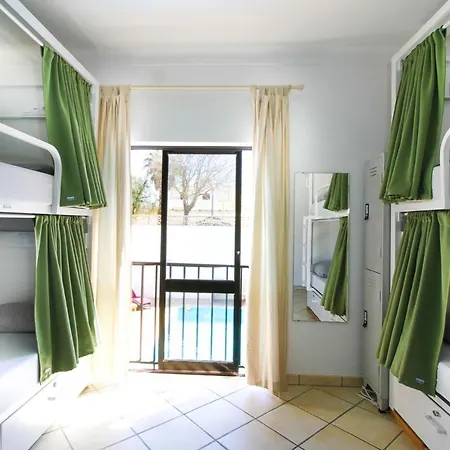 Bura Surfhouse بيت شباب لاغوس