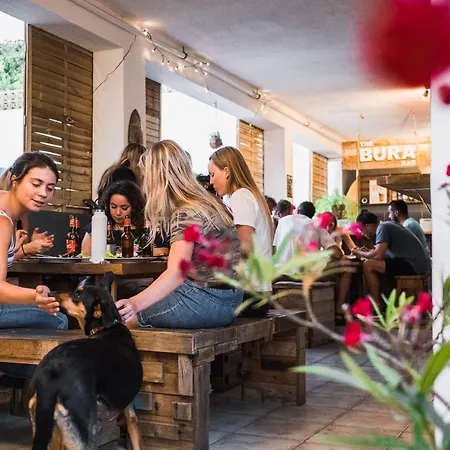 Hostel Bura Surfhouse *