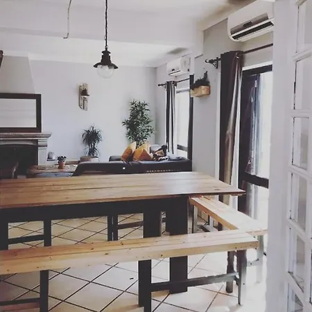 Hostel Bura Surfhouse *