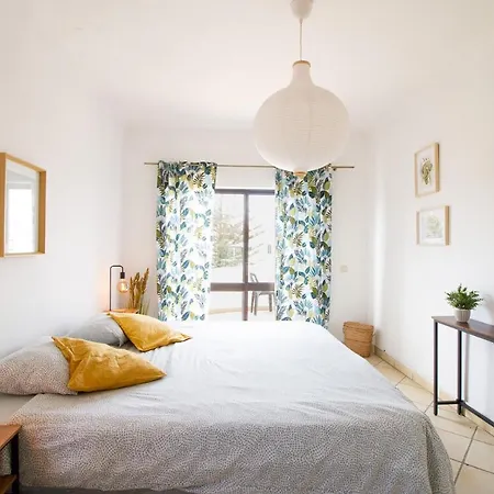 Bura Surfhouse Hostel *